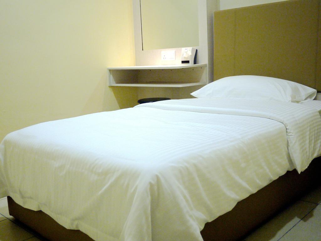 Rg Grand Hotel Batu Pahat Extérieur photo