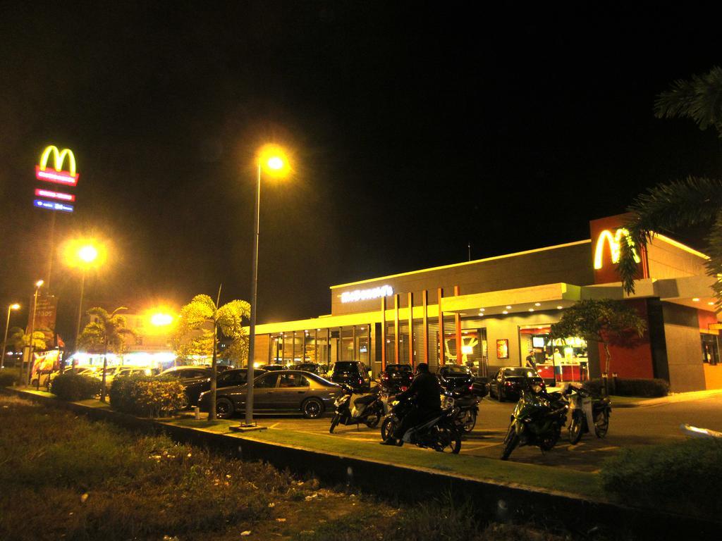 Rg Grand Hotel Batu Pahat Extérieur photo