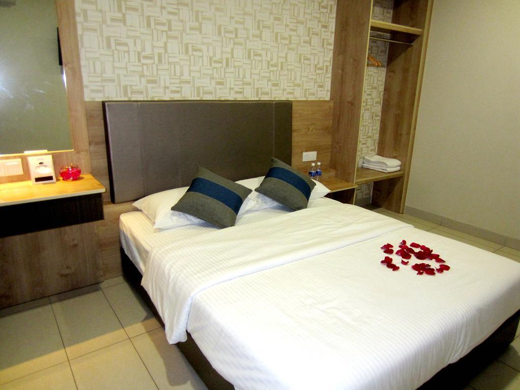 Rg Grand Hotel Batu Pahat Extérieur photo