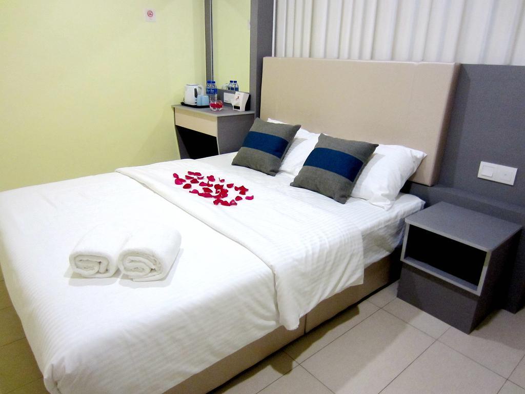 Rg Grand Hotel Batu Pahat Extérieur photo